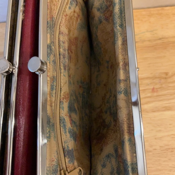 HOBO Lauren Tooled Leather KISS Lock Clasp Floral Embossed Clutch - Picture 8 of 10